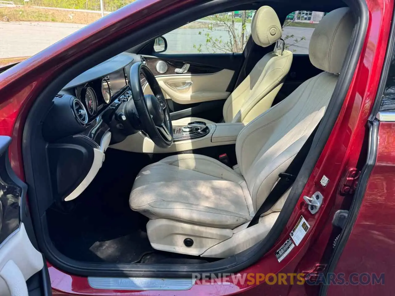 11 Photograph of a damaged car WDDZF4JB6KA617192 MERCEDES-BENZ E-CLASS 2019