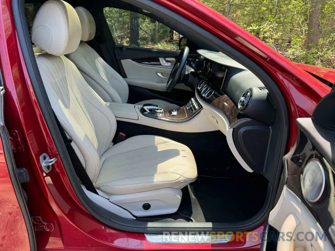 5 Photograph of a damaged car WDDZF4JB6KA617192 MERCEDES-BENZ E-CLASS 2019