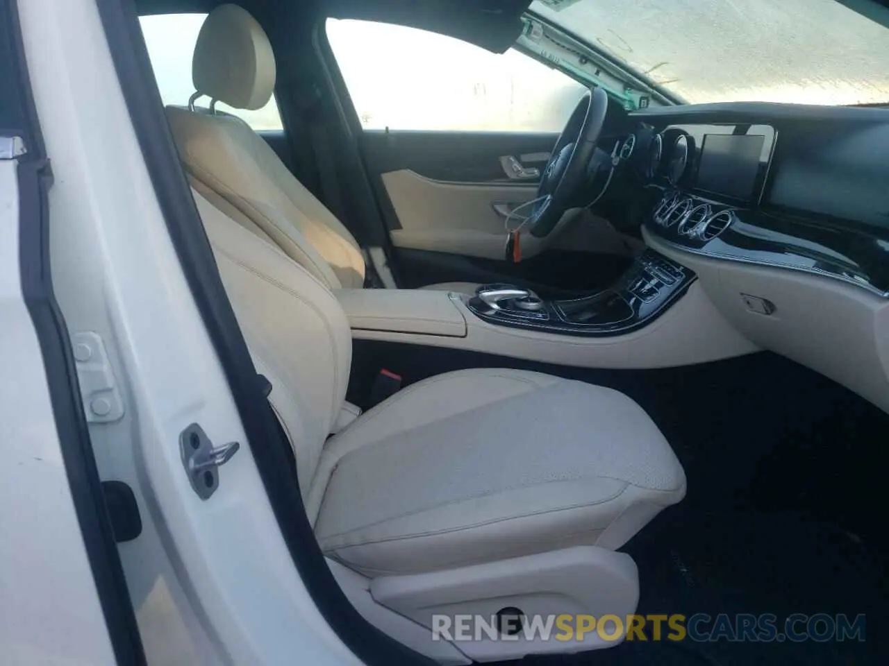 5 Photograph of a damaged car WDDZF4JB7KA546438 MERCEDES-BENZ E-CLASS 2019
