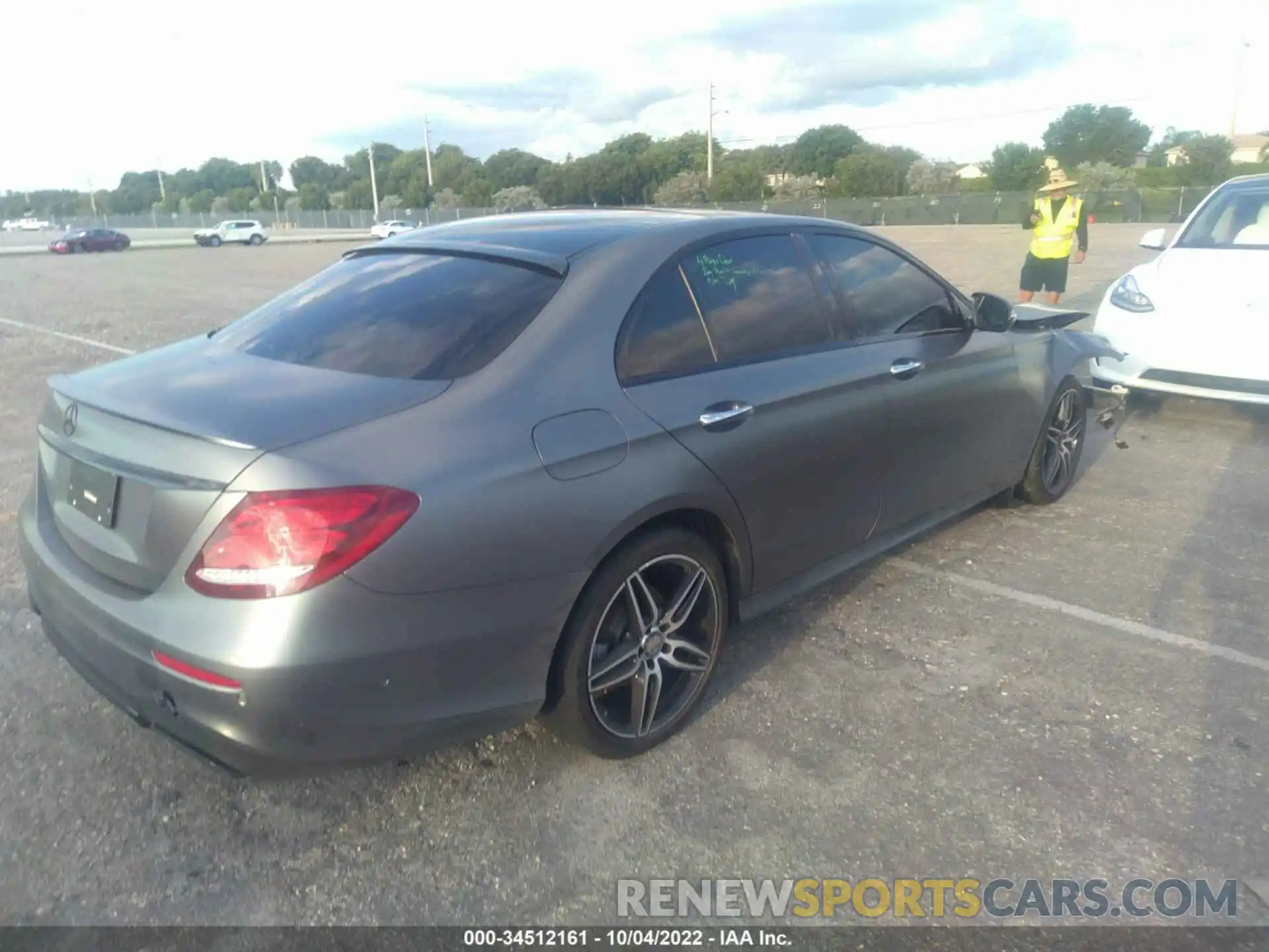 4 Photograph of a damaged car WDDZF4JB7KA580234 MERCEDES-BENZ E-CLASS 2019