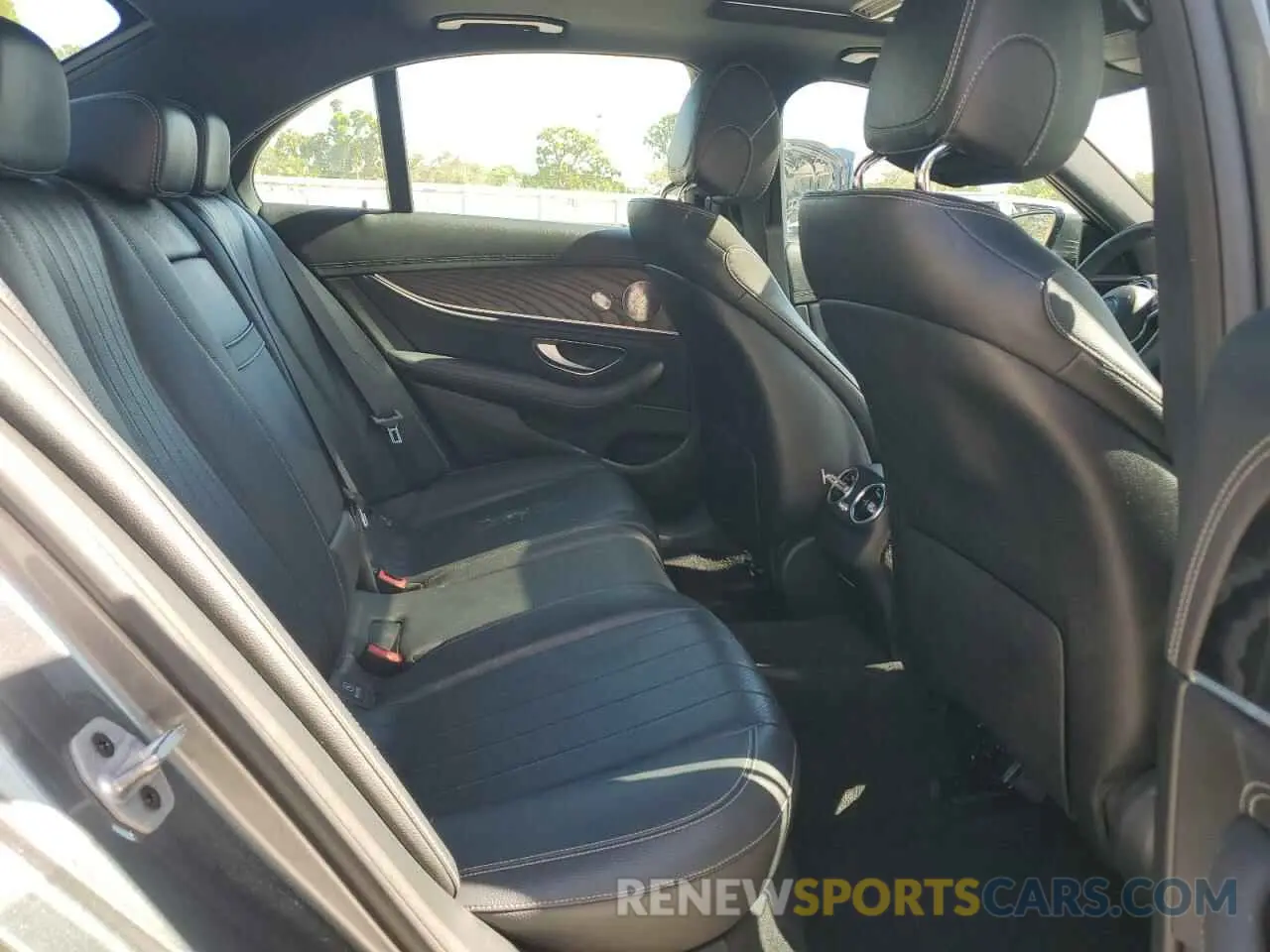 10 Photograph of a damaged car WDDZF4JB8KA502111 MERCEDES-BENZ E-CLASS 2019