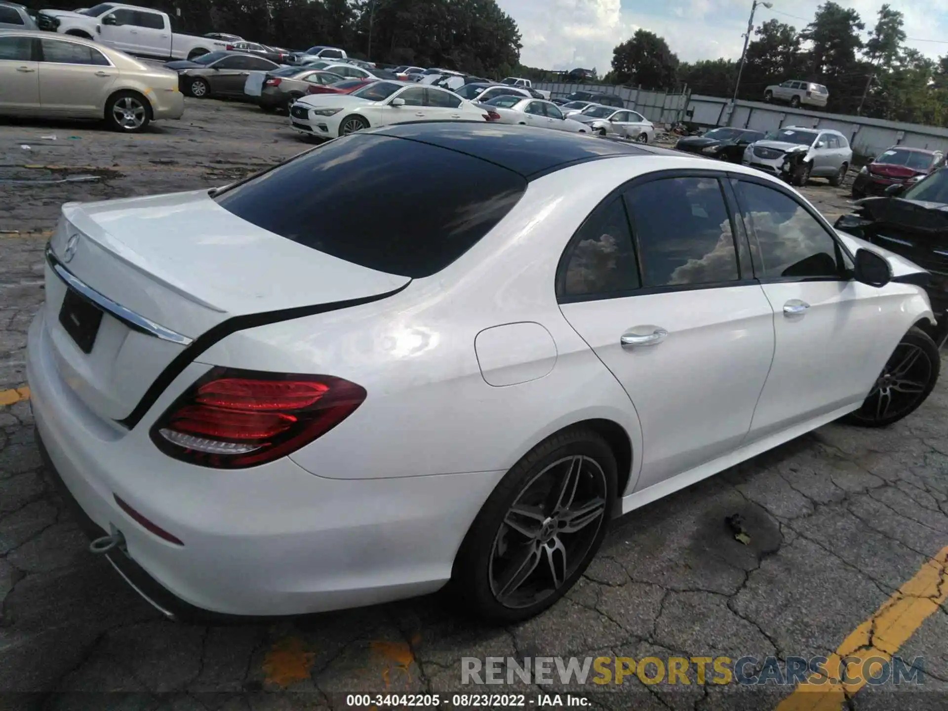 4 Photograph of a damaged car WDDZF4JB8KA544987 MERCEDES-BENZ E-CLASS 2019