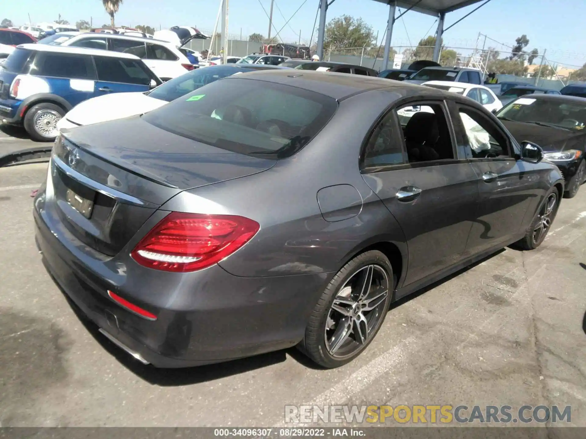 4 Photograph of a damaged car WDDZF4JB8KA681251 MERCEDES-BENZ E-CLASS 2019