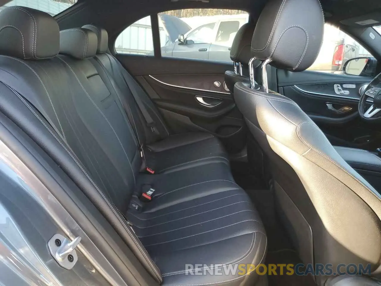 10 Photograph of a damaged car WDDZF4KB1KA525986 MERCEDES-BENZ E-CLASS 2019
