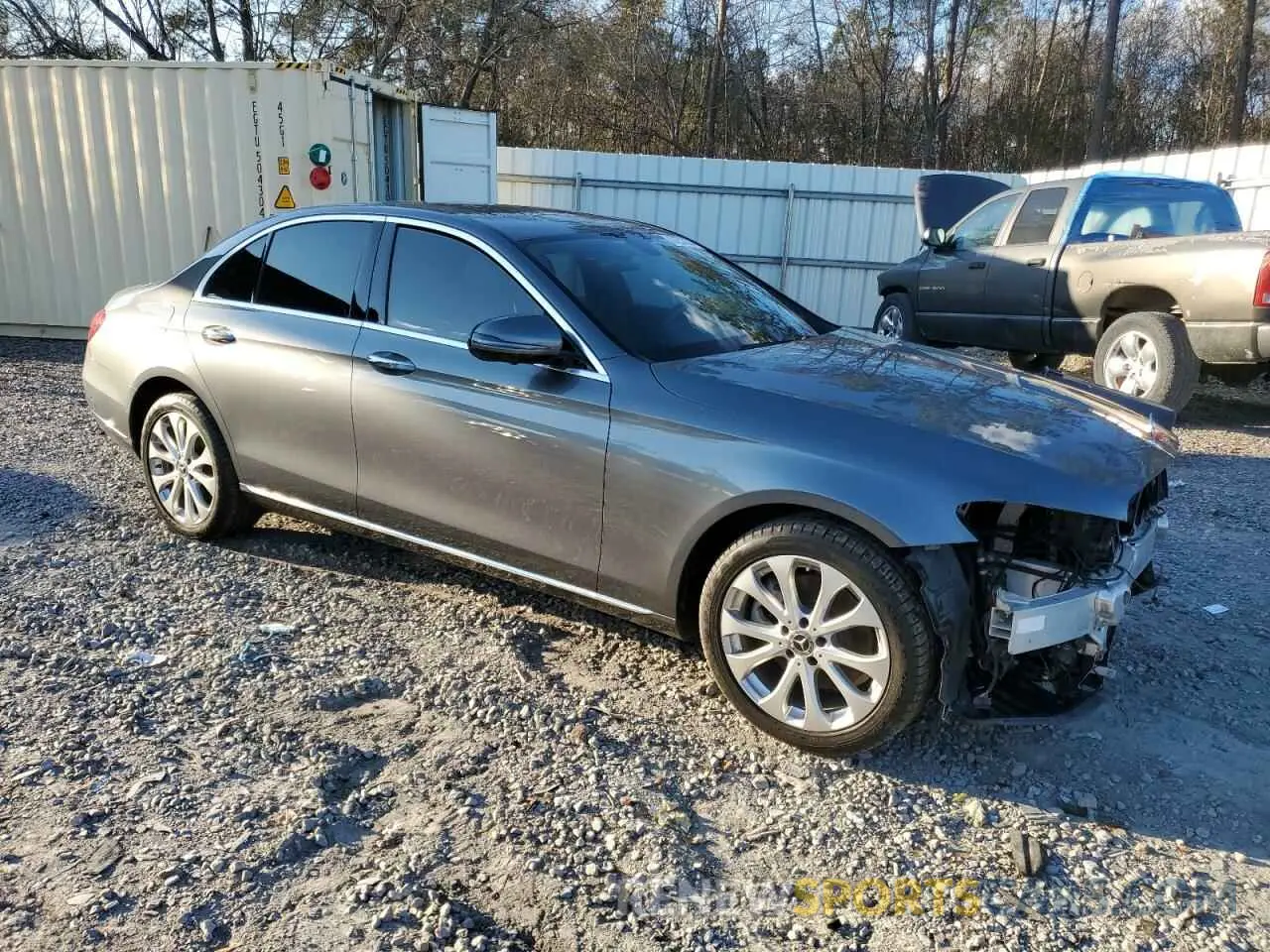 4 Photograph of a damaged car WDDZF4KB1KA525986 MERCEDES-BENZ E-CLASS 2019