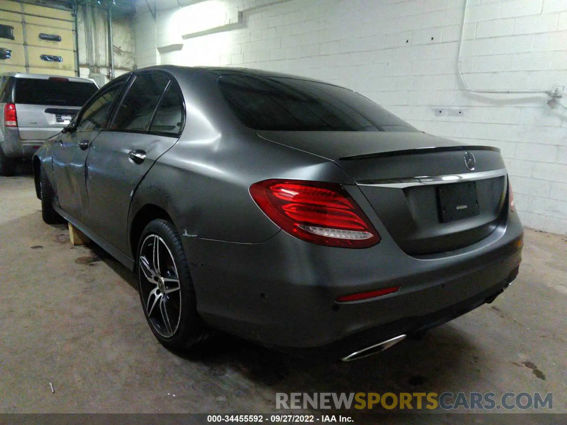 3 Photograph of a damaged car WDDZF4KB1KA594709 MERCEDES-BENZ E-CLASS 2019