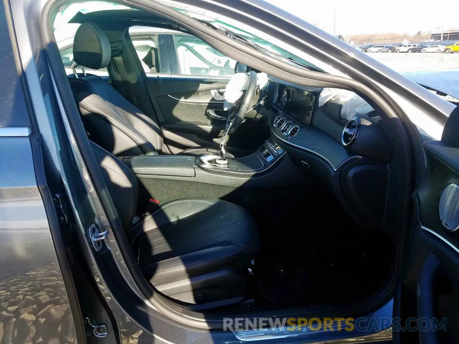 5 Photograph of a damaged car WDDZF4KB2KA588286 MERCEDES-BENZ E CLASS 2019