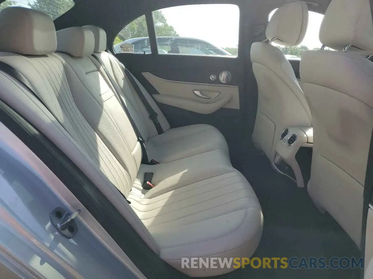10 Photograph of a damaged car WDDZF4KB2KA596033 MERCEDES-BENZ E-CLASS 2019