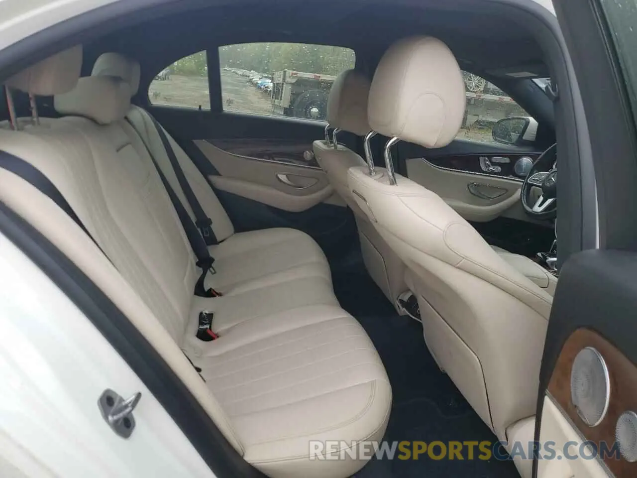10 Photograph of a damaged car WDDZF4KB2KA600498 MERCEDES-BENZ E-CLASS 2019