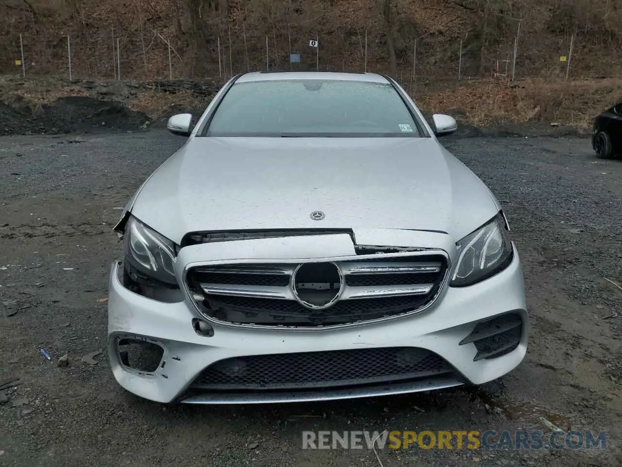 5 Photograph of a damaged car WDDZF4KB4KA556892 MERCEDES-BENZ E-CLASS 2019