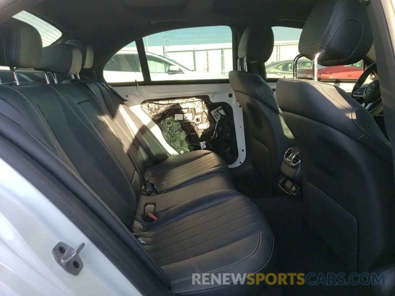 10 Photograph of a damaged car WDDZF4KB4KA618985 MERCEDES-BENZ E-CLASS 2019