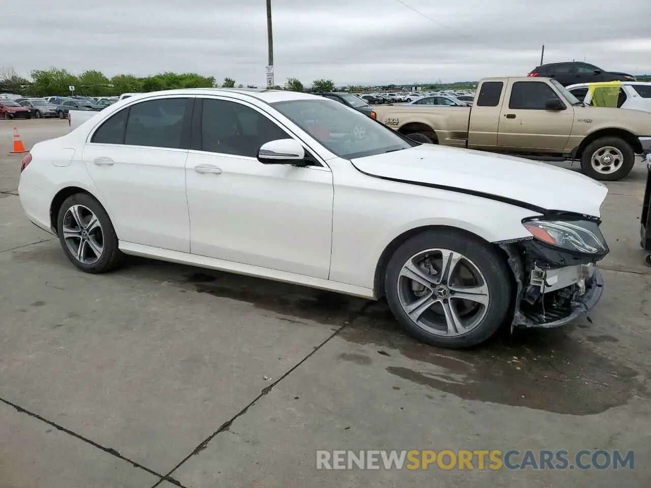 4 Photograph of a damaged car WDDZF4KB5KA662011 MERCEDES-BENZ E-CLASS 2019