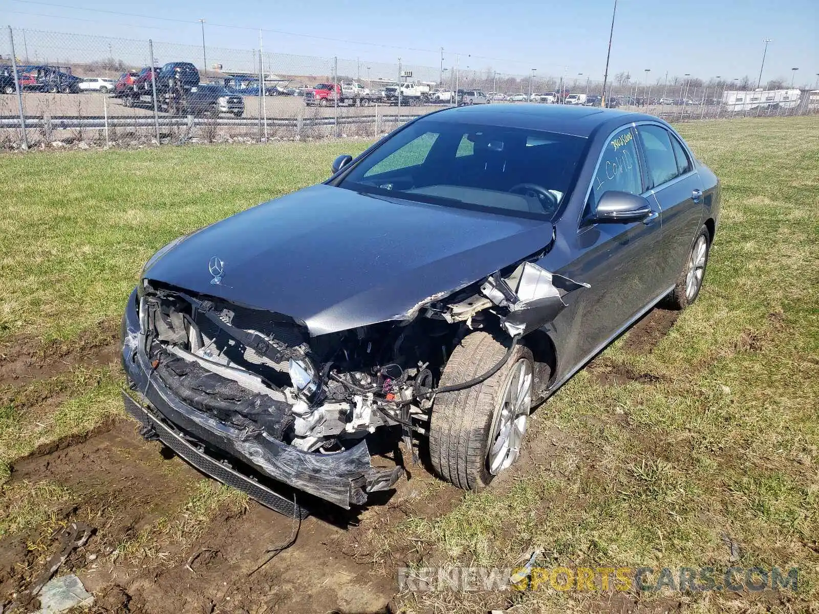 2 Photograph of a damaged car WDDZF4KB6KA501926 MERCEDES-BENZ E CLASS 2019