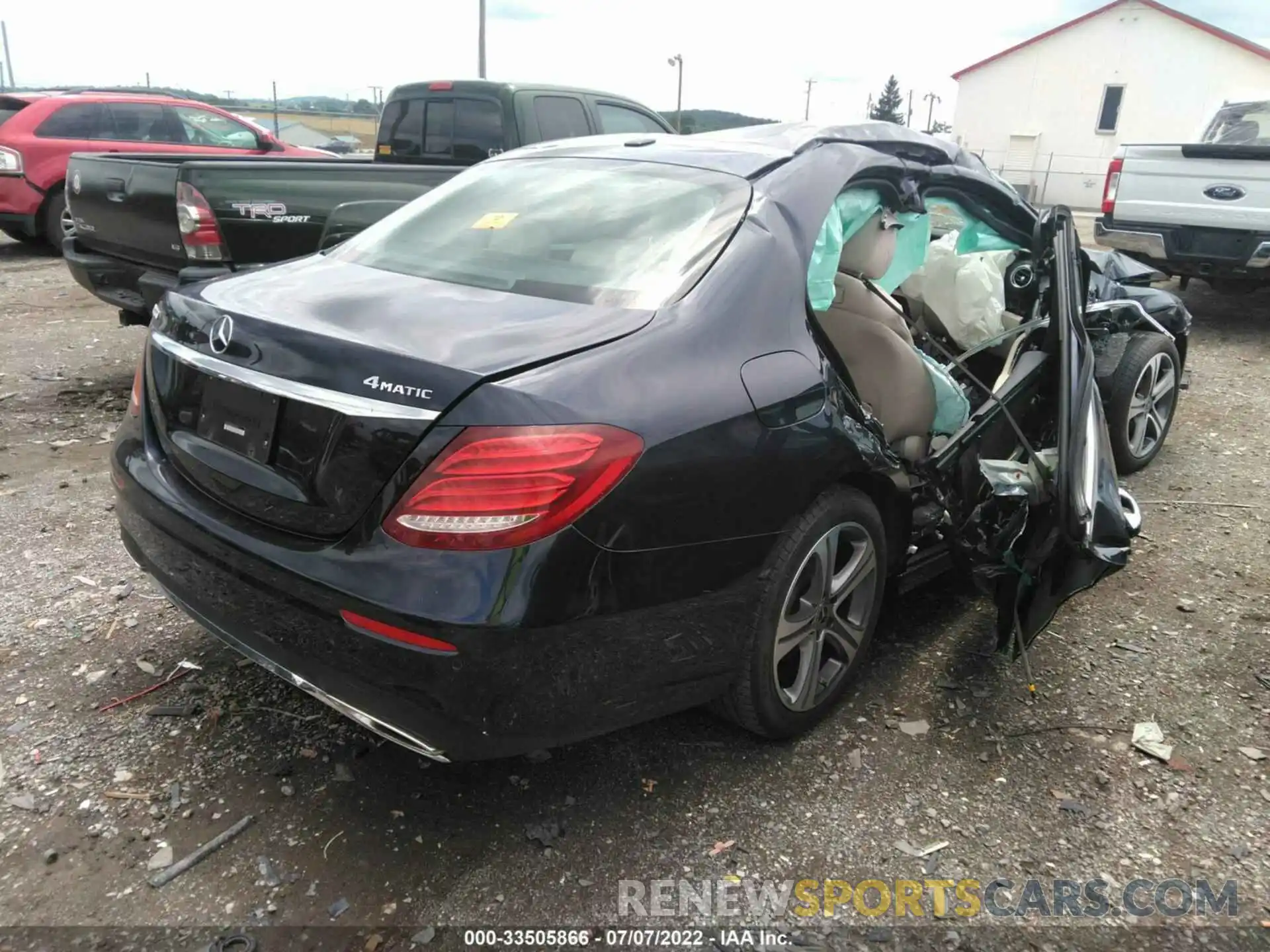 4 Photograph of a damaged car WDDZF4KB7KA499099 MERCEDES-BENZ E-CLASS 2019