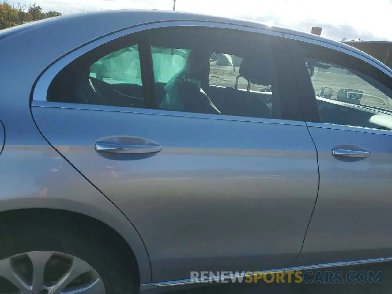 10 Photograph of a damaged car WDDZF4KB7KA588137 MERCEDES-BENZ E-CLASS 2019