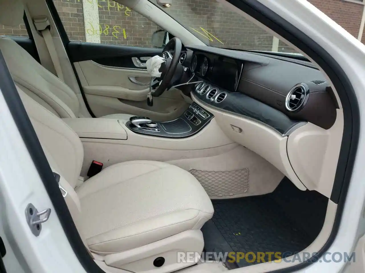 5 Photograph of a damaged car WDDZF4KB8KA551677 MERCEDES-BENZ E-CLASS 2019