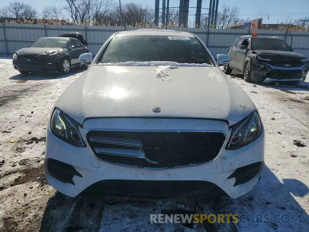 5 Photograph of a damaged car WDDZF4KBXKA621518 MERCEDES-BENZ E-CLASS 2019
