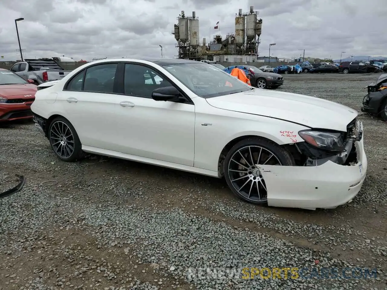 4 Photograph of a damaged car WDDZF6BB0KA574110 MERCEDES-BENZ E-CLASS 2019