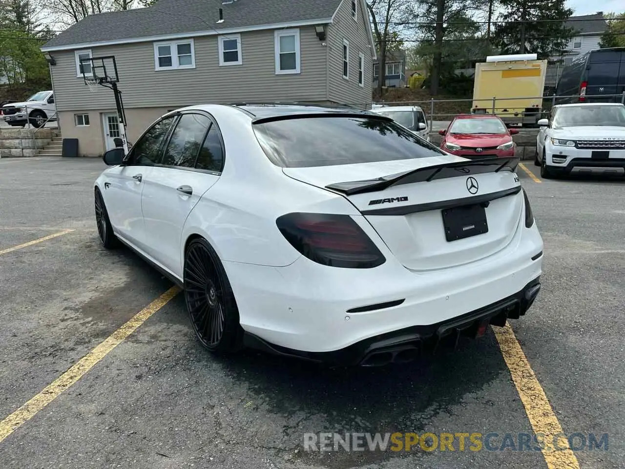 2 Photograph of a damaged car WDDZF6BB7KA589865 MERCEDES-BENZ E-CLASS 2019