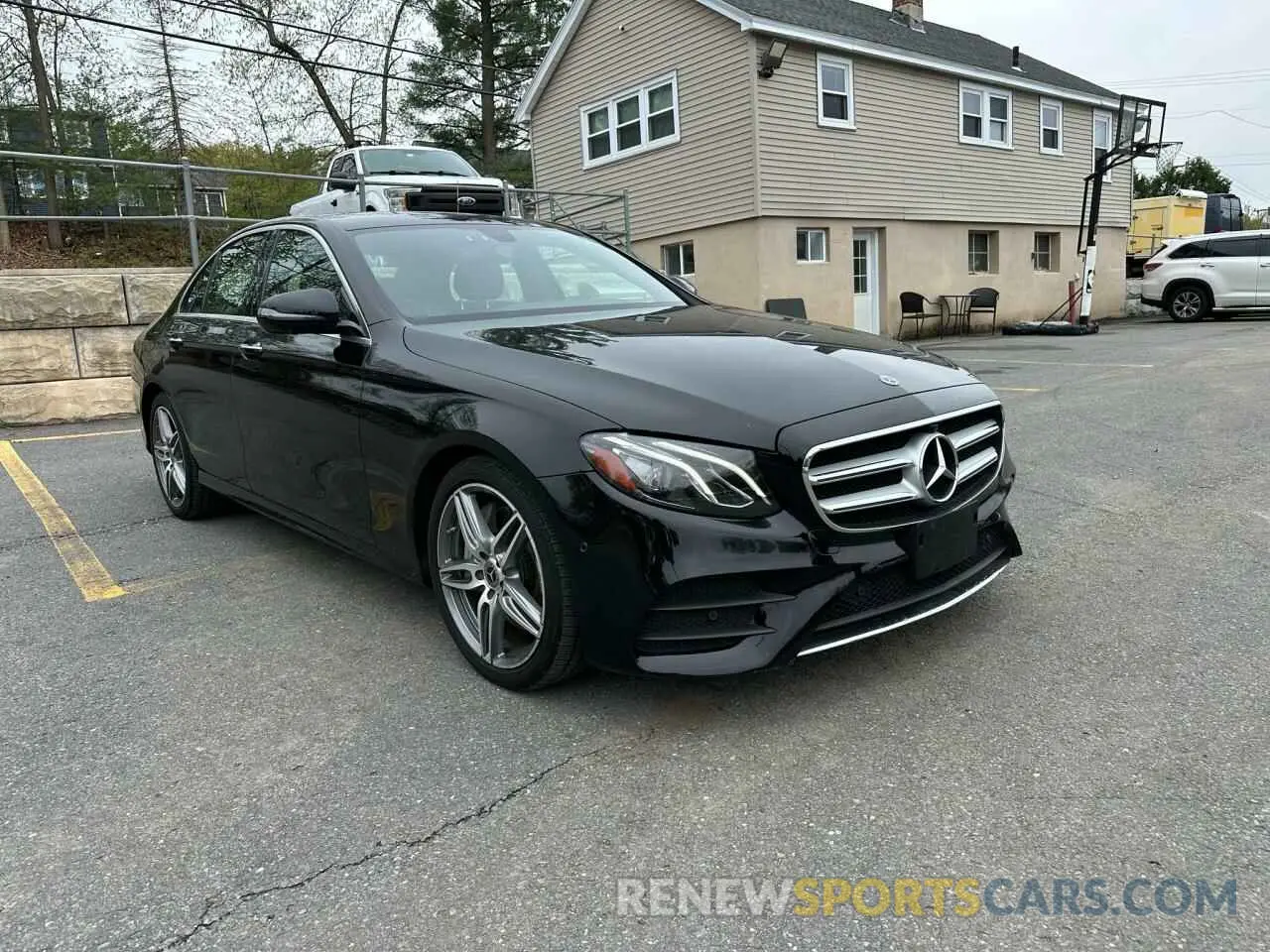 4 Photograph of a damaged car WDDZF6JB1KA490993 MERCEDES-BENZ E-CLASS 2019
