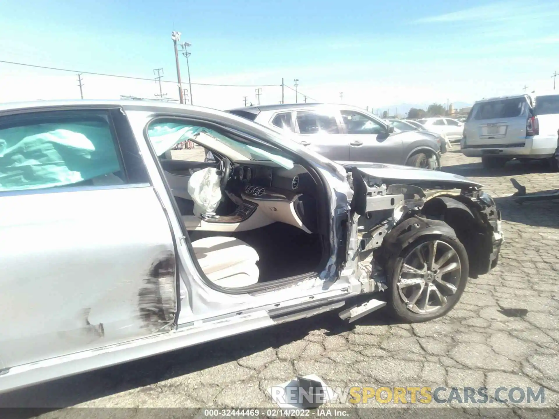 6 Photograph of a damaged car WDDZF6JB8KA679706 MERCEDES-BENZ E-CLASS 2019