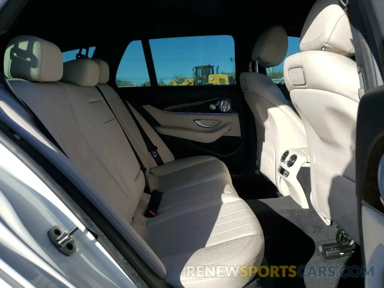 10 Photograph of a damaged car WDDZH6JBXKA577611 MERCEDES-BENZ E-CLASS 2019