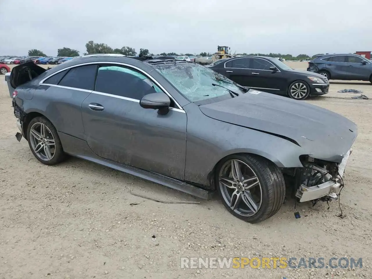 4 Photograph of a damaged car W1K1J6HB4LF144801 MERCEDES-BENZ E-CLASS 2020
