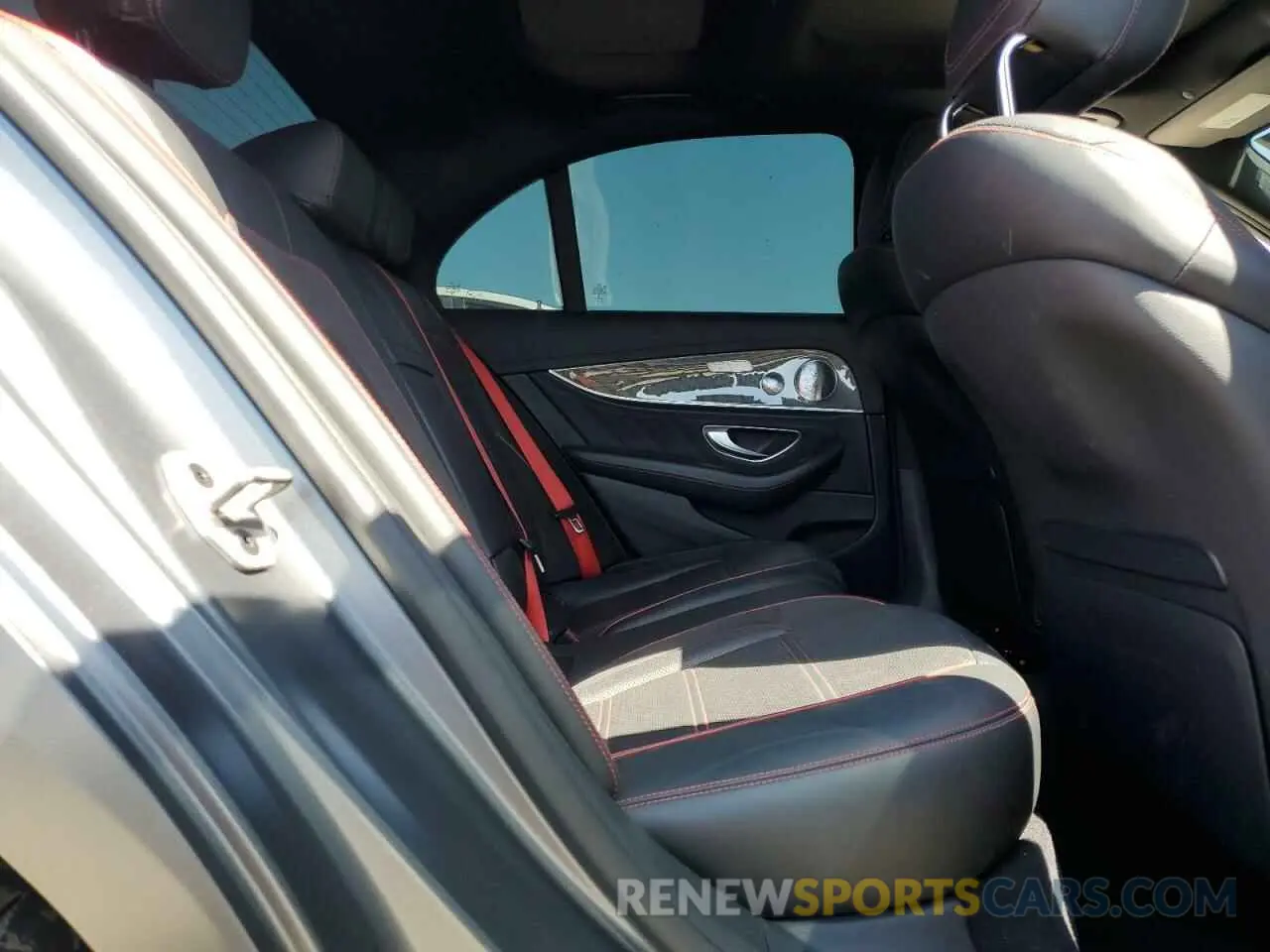 10 Photograph of a damaged car W1KZF6BB8LA802081 MERCEDES-BENZ E-CLASS 2020