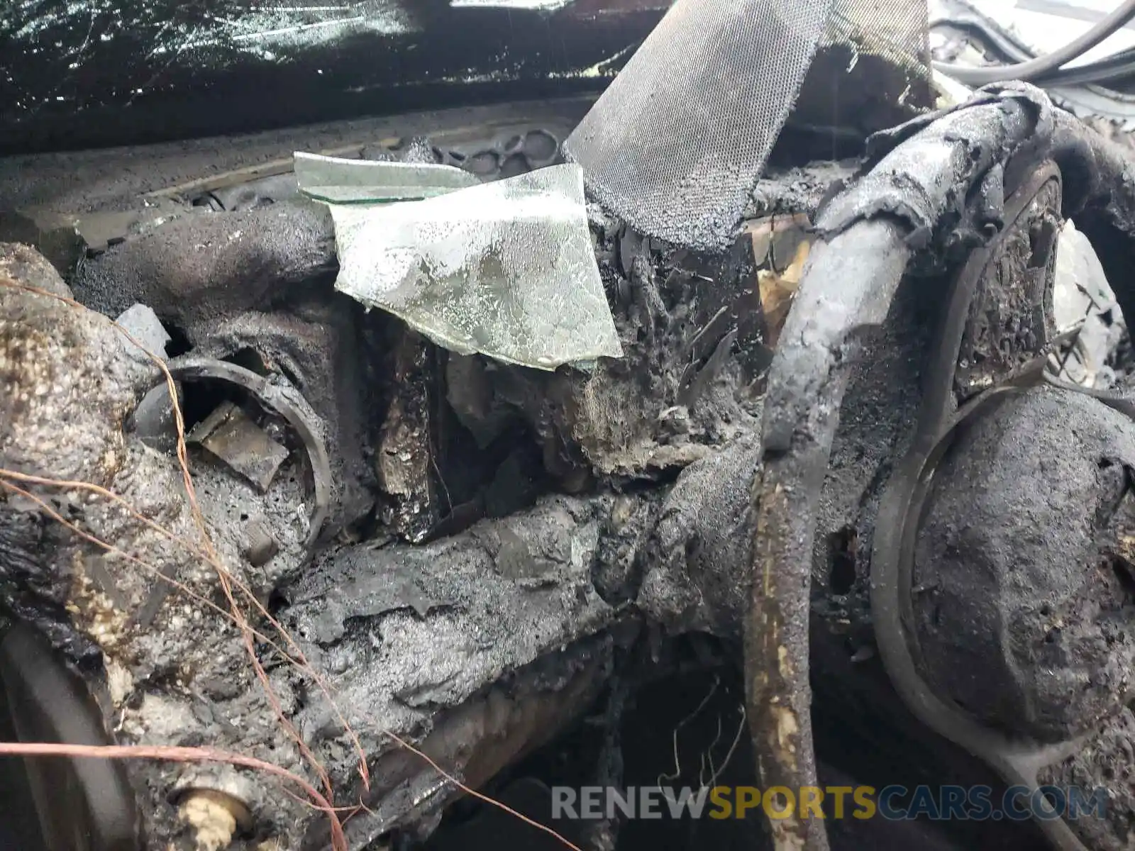 8 Photograph of a damaged car WDDZF8DB0LA752561 MERCEDES-BENZ E-CLASS 2020