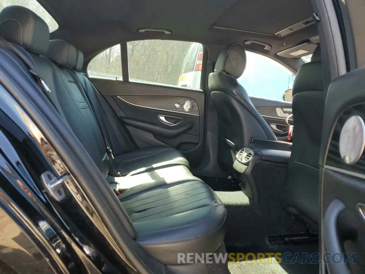 10 Photograph of a damaged car WDDZF8DB1LA727989 MERCEDES-BENZ E-CLASS 2020