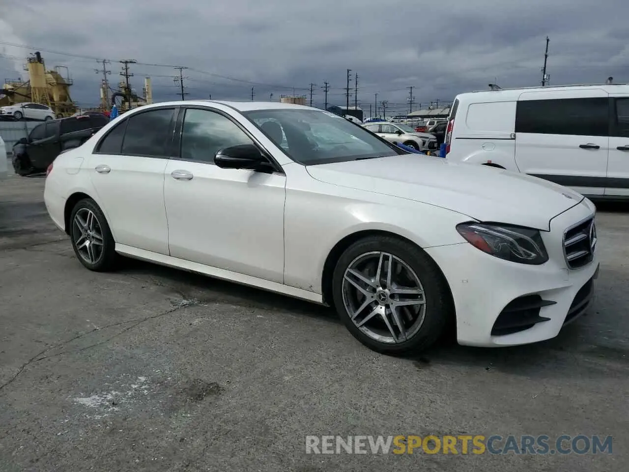 4 Photograph of a damaged car WDDZF8DB3LA725659 MERCEDES-BENZ E-CLASS 2020