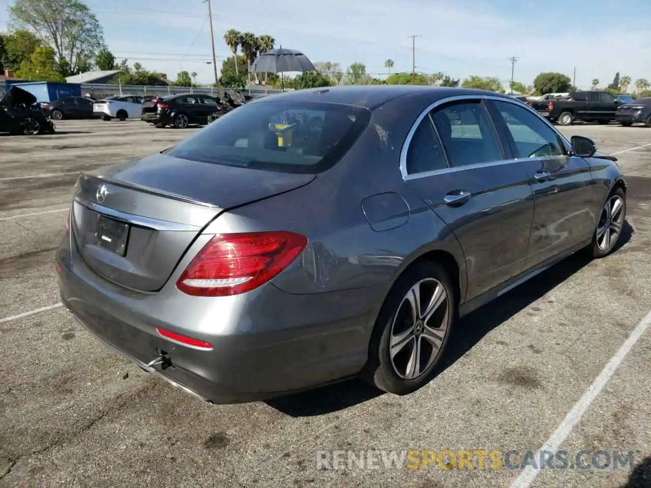 4 Photograph of a damaged car WDDZF8DB5LA717238 MERCEDES-BENZ E-CLASS 2020