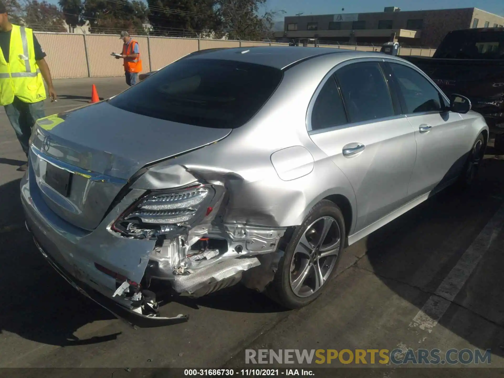 4 Photograph of a damaged car WDDZF8DB9LA724645 MERCEDES-BENZ E-CLASS 2020