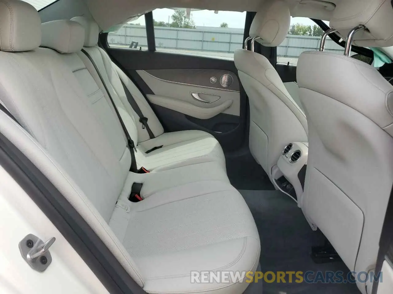 10 Photograph of a damaged car W1KZF8DB1MA886643 MERCEDES-BENZ E-CLASS 2021