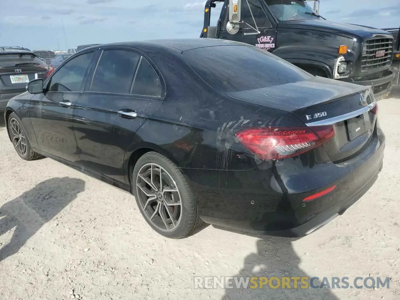 2 Photograph of a damaged car W1KZF8DB7MA966545 MERCEDES-BENZ E-CLASS 2021