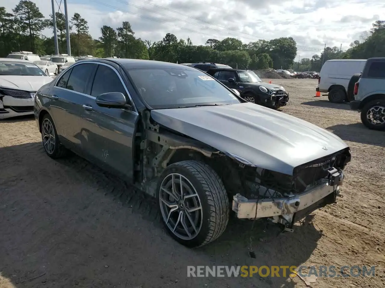 4 Photograph of a damaged car W1KZF8EBXMA922800 MERCEDES-BENZ E-CLASS 2021
