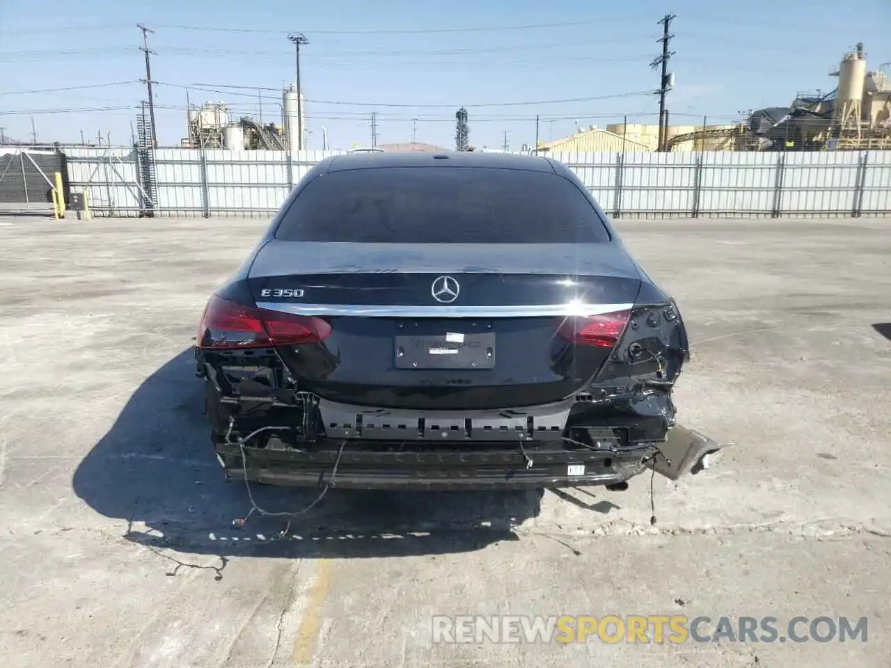 9 Photograph of a damaged car W1KZF8DB2NB052019 MERCEDES-BENZ E-CLASS 2022