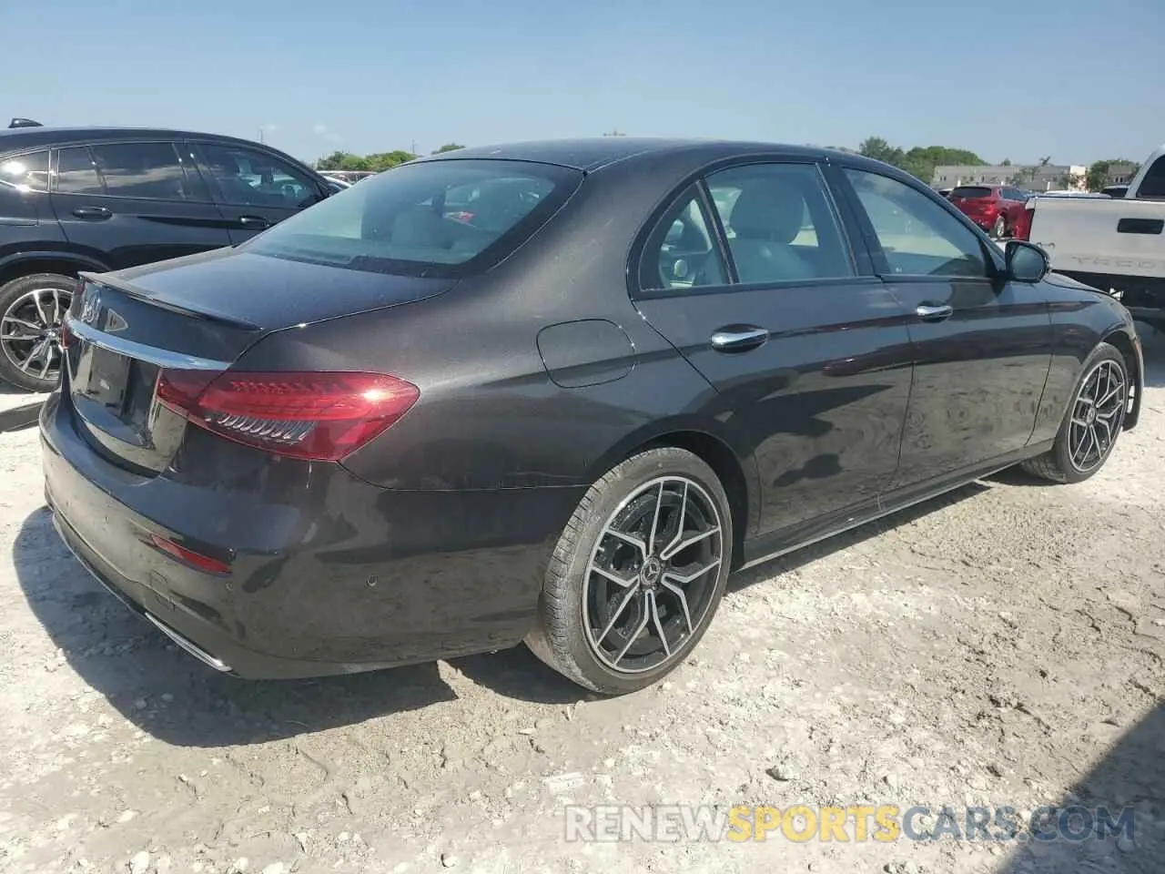 3 Photograph of a damaged car W1KZF8DB3NB076782 MERCEDES-BENZ E-CLASS 2022