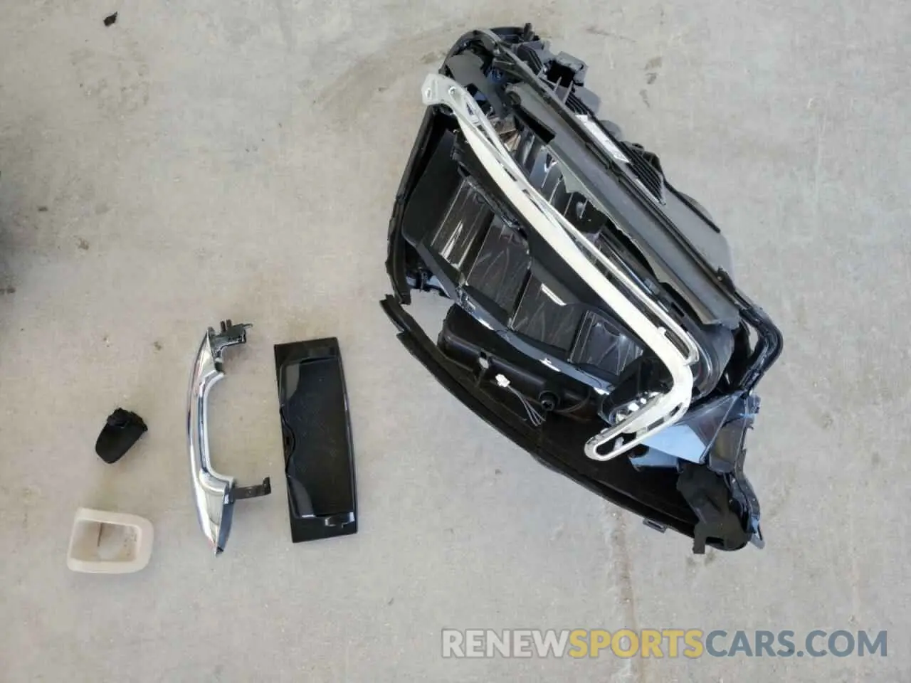 12 Photograph of a damaged car W1KZF8DB6NB086609 MERCEDES-BENZ E-CLASS 2022
