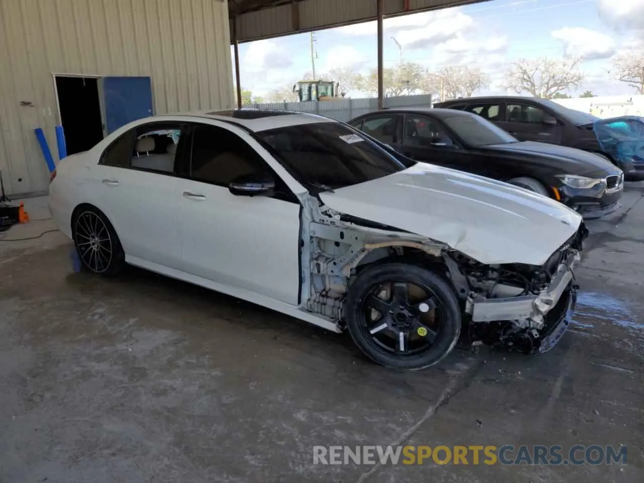 4 Photograph of a damaged car W1KZF8DB6NB086609 MERCEDES-BENZ E-CLASS 2022