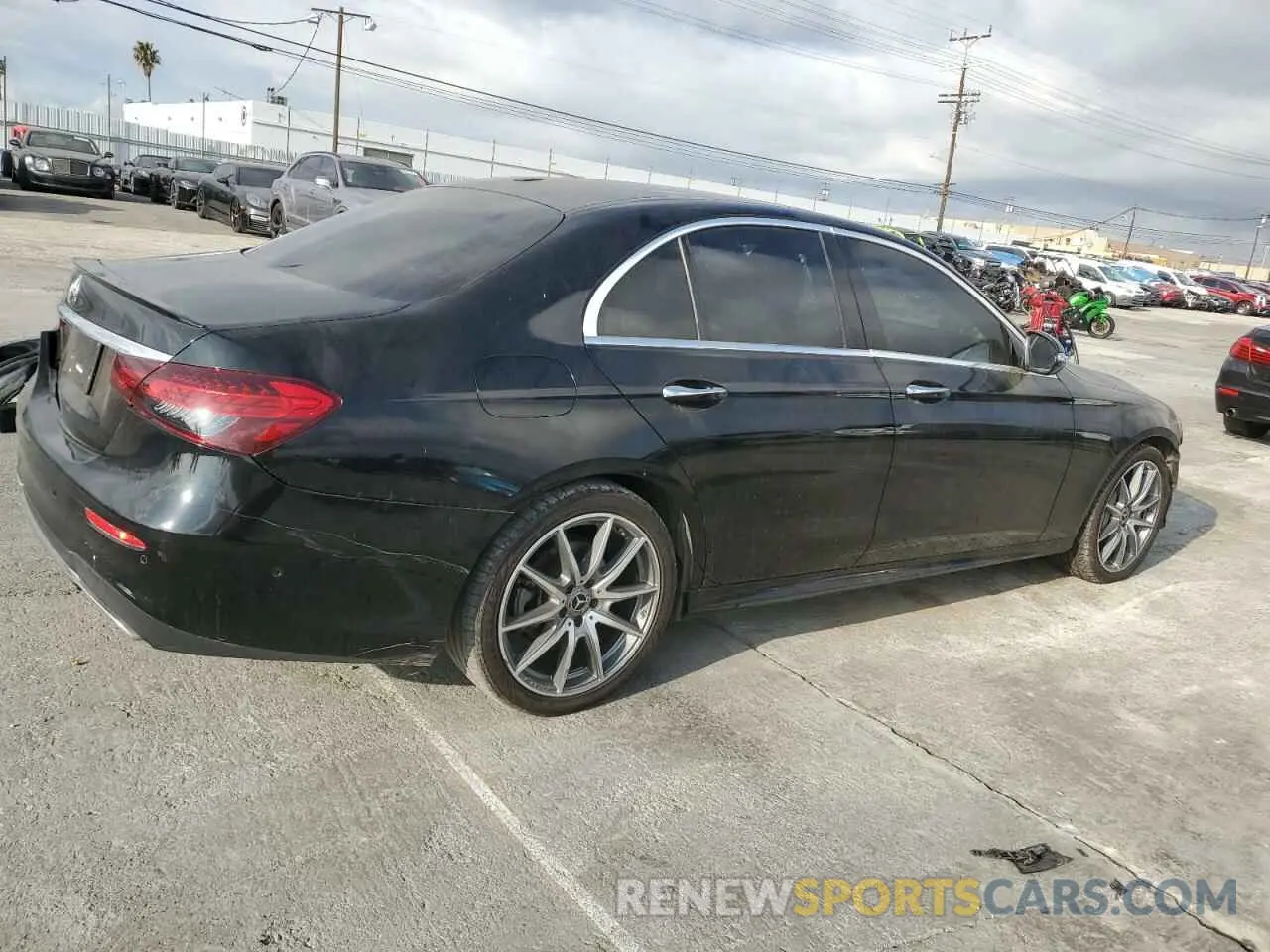 3 Photograph of a damaged car W1KZF8DB8NB080388 MERCEDES-BENZ E-CLASS 2022