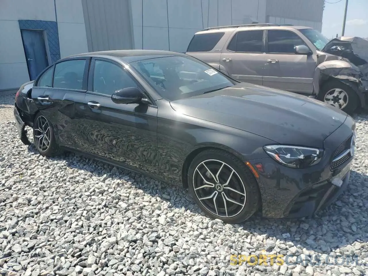 4 Photograph of a damaged car W1KZF8DB9NB083560 MERCEDES-BENZ E-CLASS 2022