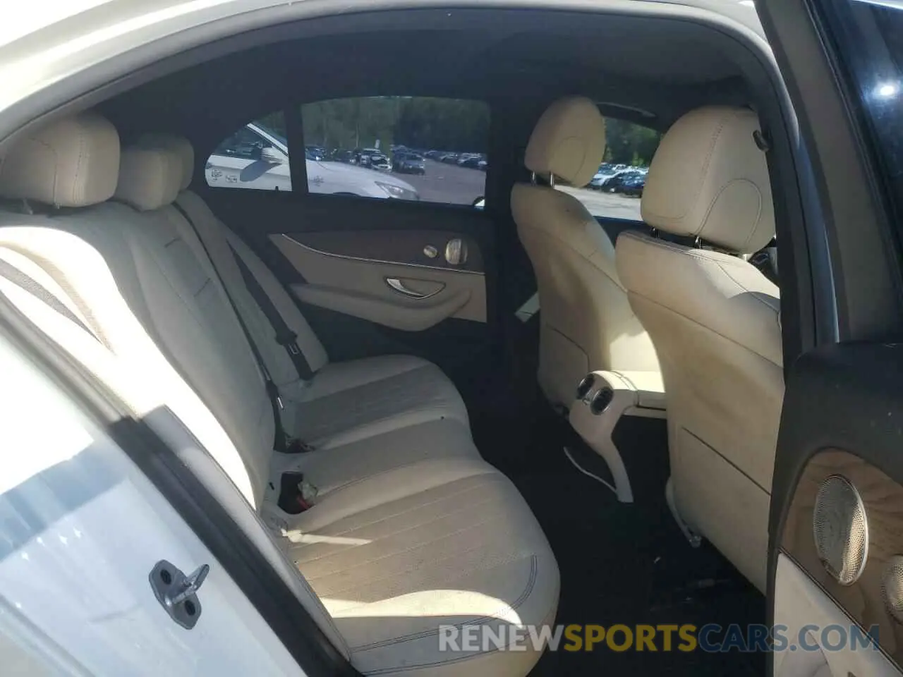 10 Photograph of a damaged car W1KZF8EB0NB021009 MERCEDES-BENZ E-CLASS 2022