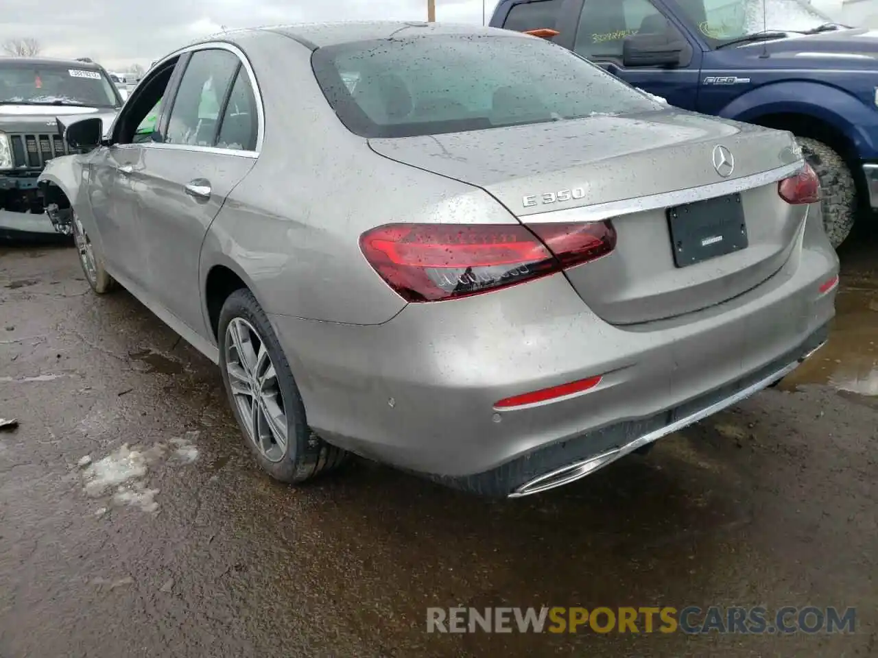 3 Photograph of a damaged car W1KZF8EB0NB034360 MERCEDES-BENZ E-CLASS 2022