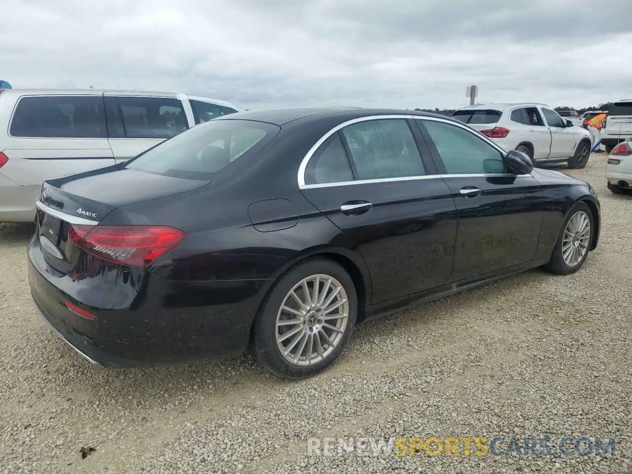 3 Photograph of a damaged car W1KZF8EB0NB052860 MERCEDES-BENZ E-CLASS 2022