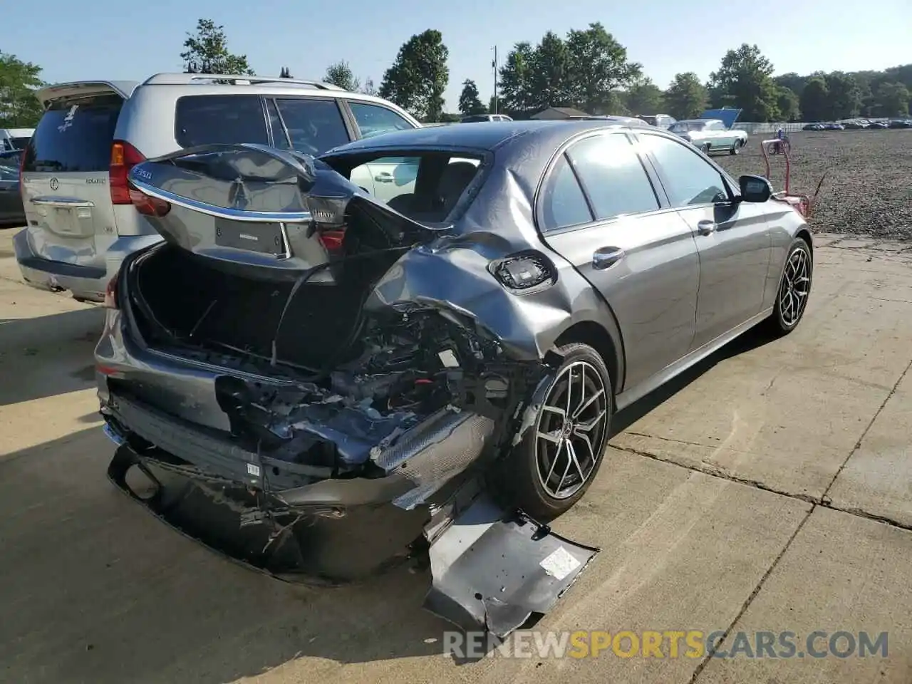 4 Photograph of a damaged car W1KZF8EBXNB029764 MERCEDES-BENZ E-CLASS 2022