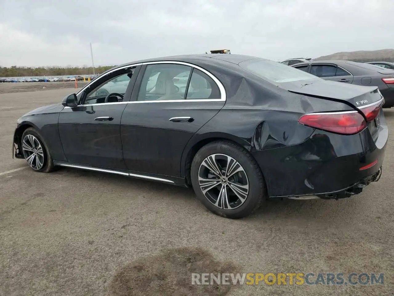 2 Photograph of a damaged car W1KLF4HBXRA058333 MERCEDES-BENZ E-CLASS 2024