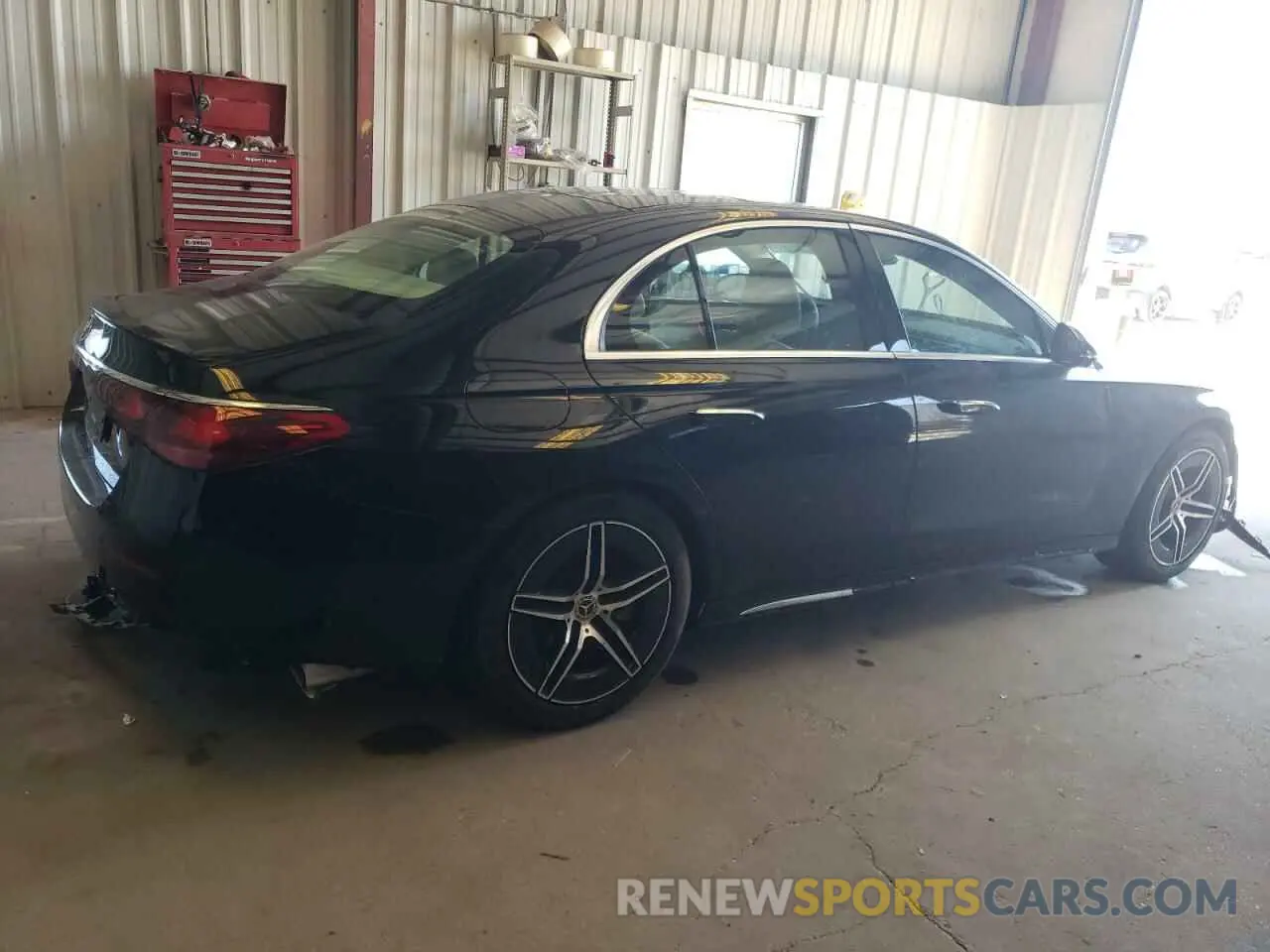 3 Photograph of a damaged car W1KLF4GB4SA145846 MERCEDES-BENZ E-CLASS 2025