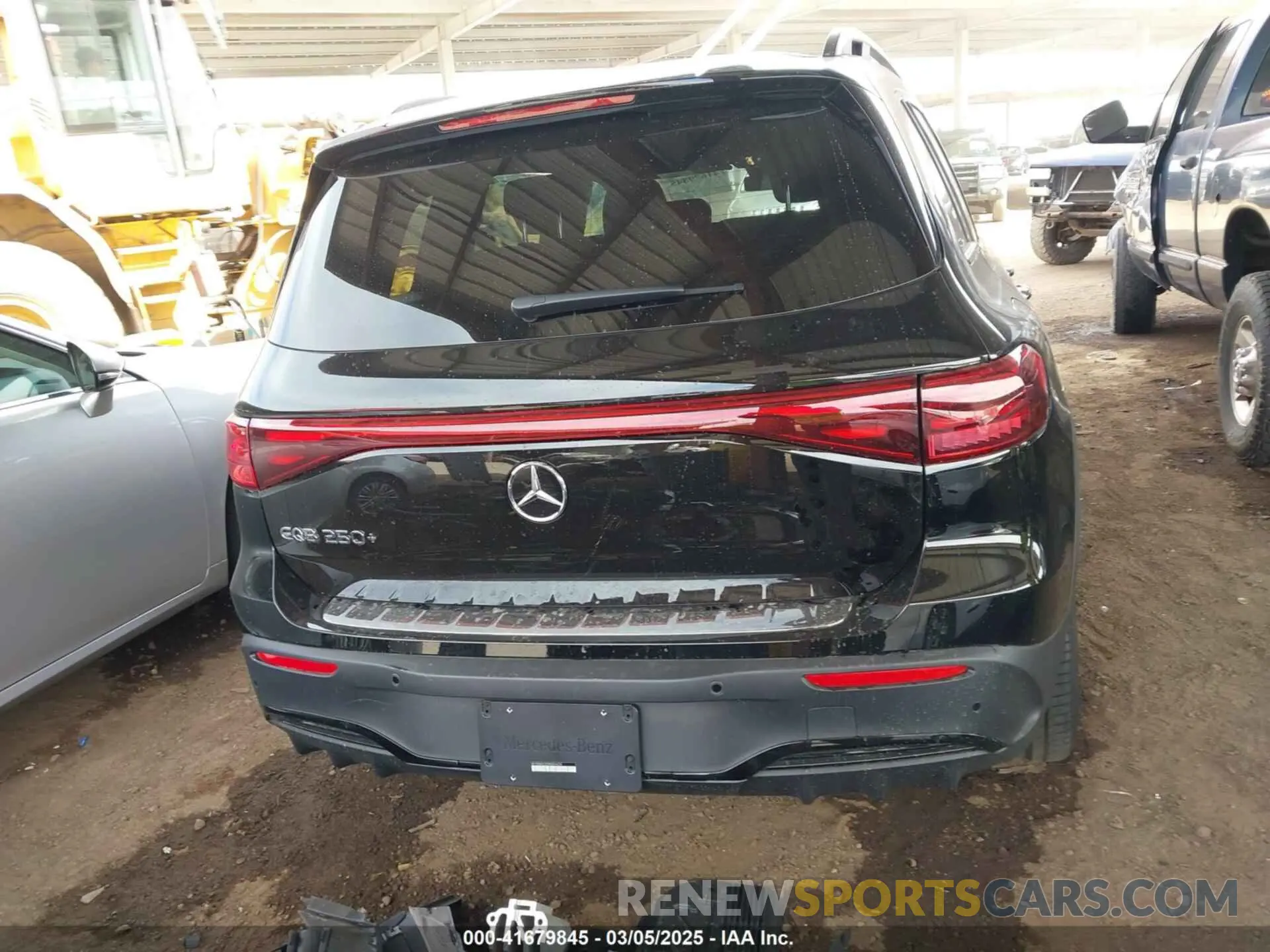 17 Photograph of a damaged car W1N9M0CB0RN096438 MERCEDES-BENZ EQB 2024