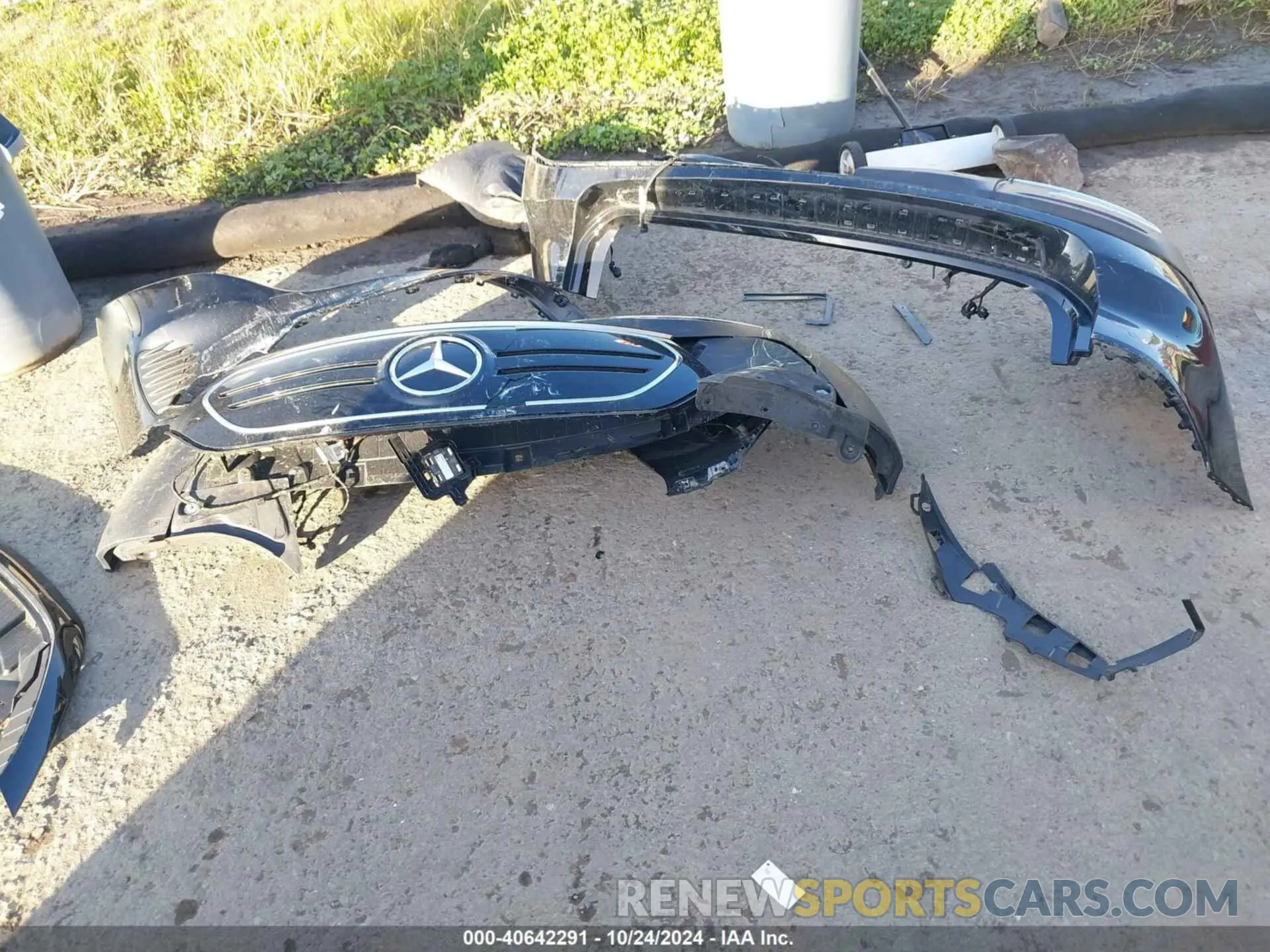 12 Photograph of a damaged car W1N9M0CB1PN049450 MERCEDES-BENZ EQB 250 SUV 2023